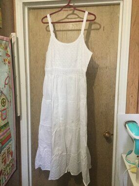 NWT En Kay white midi/maxi dress size large this is a beautiful dress eyelet